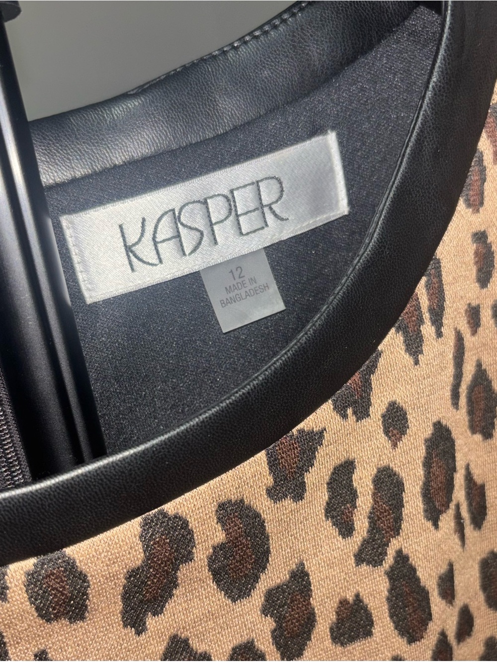 Kasper Leopard-Print Long jacket with Black faux leather Trim - Picture 6 of 9